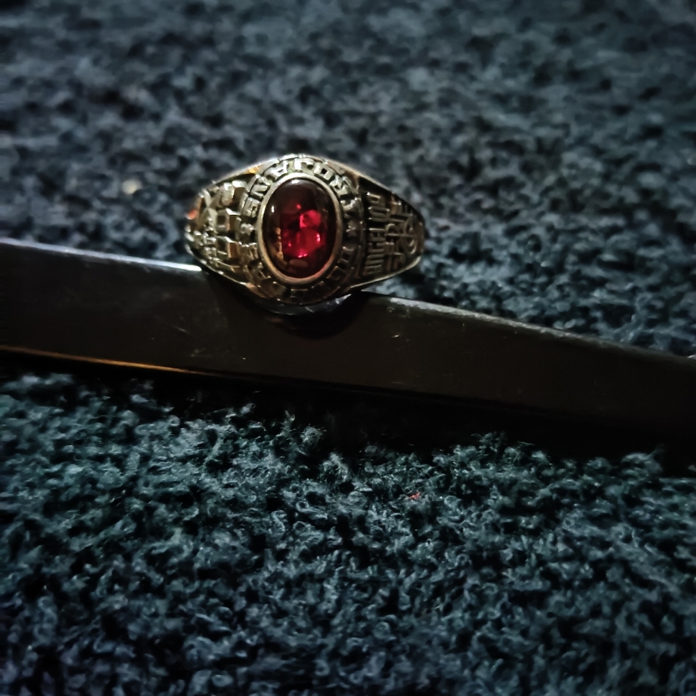 Woman's garnet Class Ring. size 7. see pics